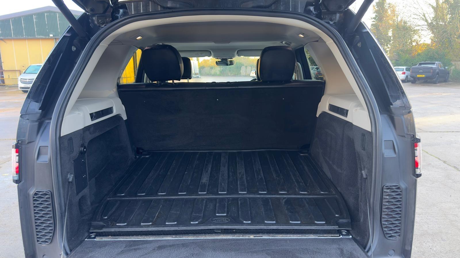 Land Rover Discovery 3.0 SD V6 HSE SUV 5dr Diesel Auto 4WD Euro 6 (s/s) (306 ps)