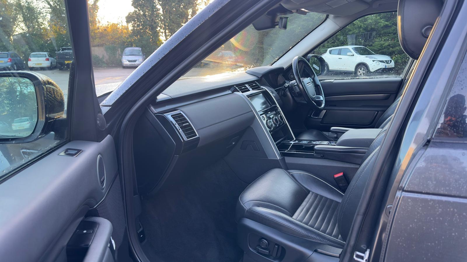 Land Rover Discovery 3.0 SD V6 HSE SUV 5dr Diesel Auto 4WD Euro 6 (s/s) (306 ps)