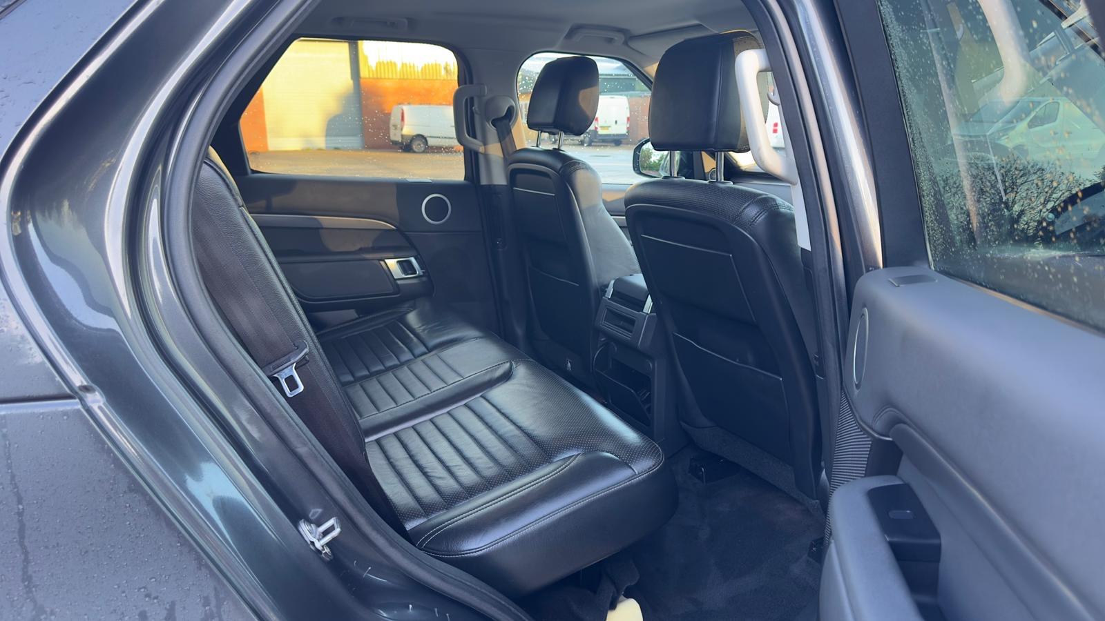 Land Rover Discovery 3.0 SD V6 HSE SUV 5dr Diesel Auto 4WD Euro 6 (s/s) (306 ps)