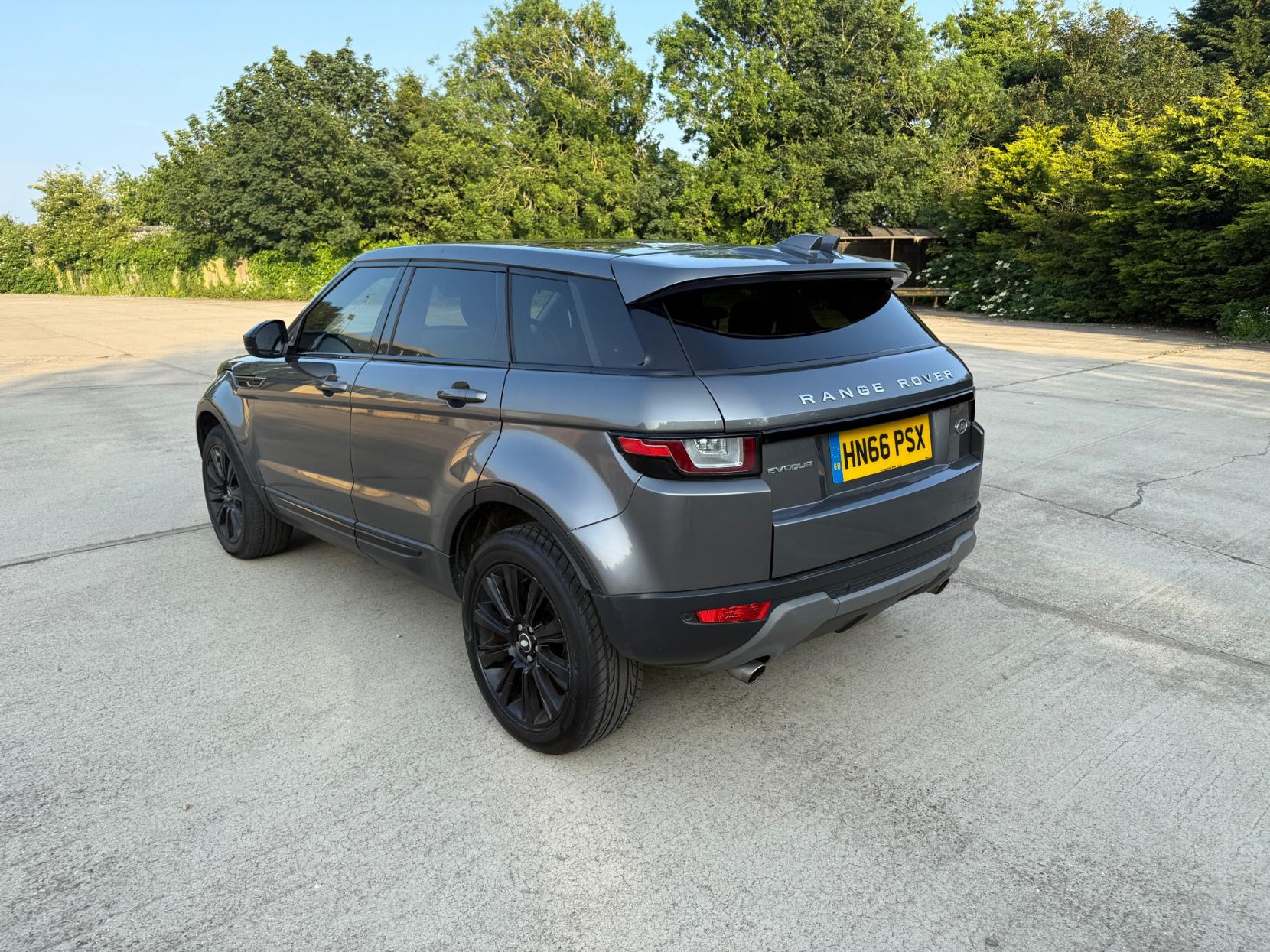 Land Rover Range Rover Evoque 2.0 TD4 SE Tech SUV 5dr Diesel Auto 4WD Euro 6 (s/s) (180 ps)