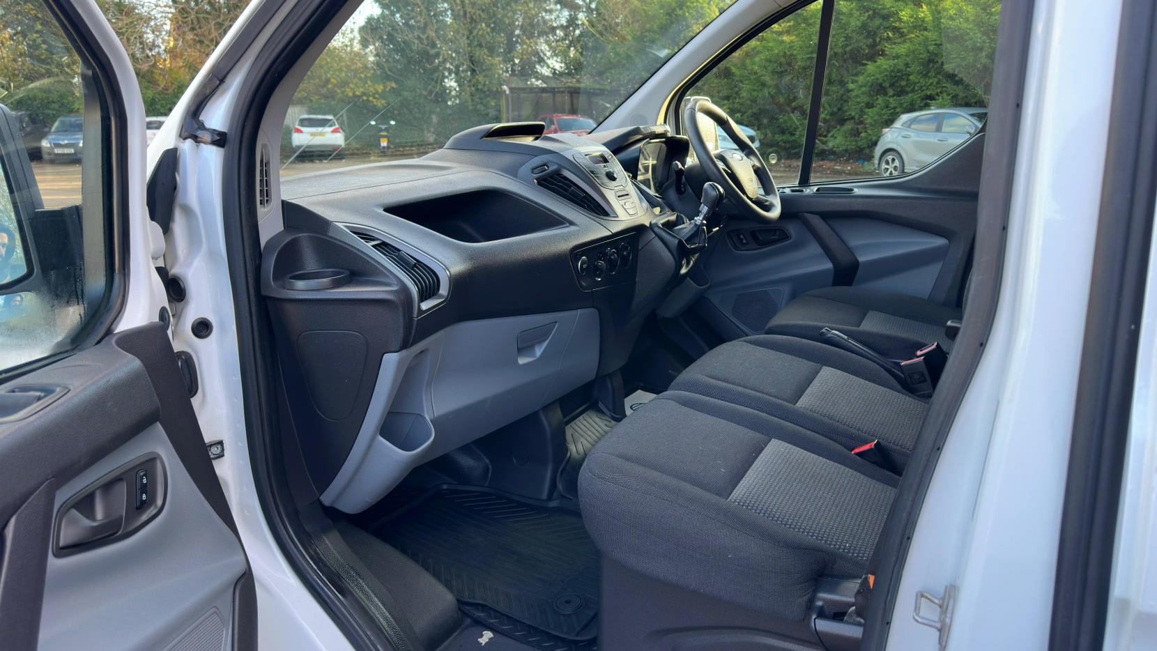 Ford Transit Custom 2.0 TDCi 290 Panel Van 5dr Diesel Manual L1 H1 (163 g/km, 104 bhp)